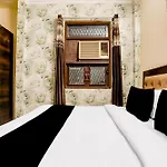 Hotel O Uttam Nagar Near Akash Hospital