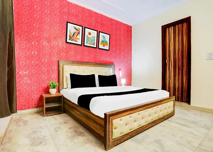 Hotel O Uttam Nagar Near Akash Hospital