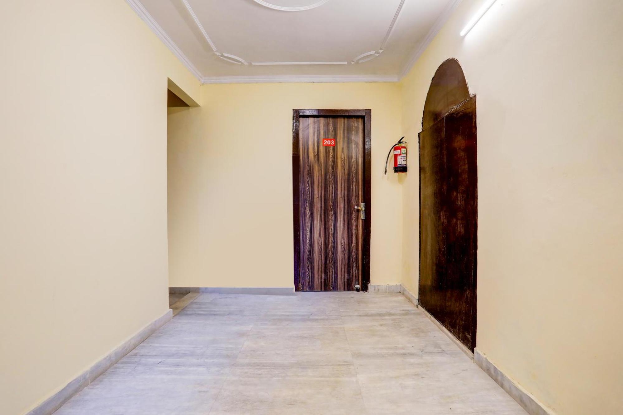 Hotel O Uttam Nagar Near Akash Hospital New Delhi