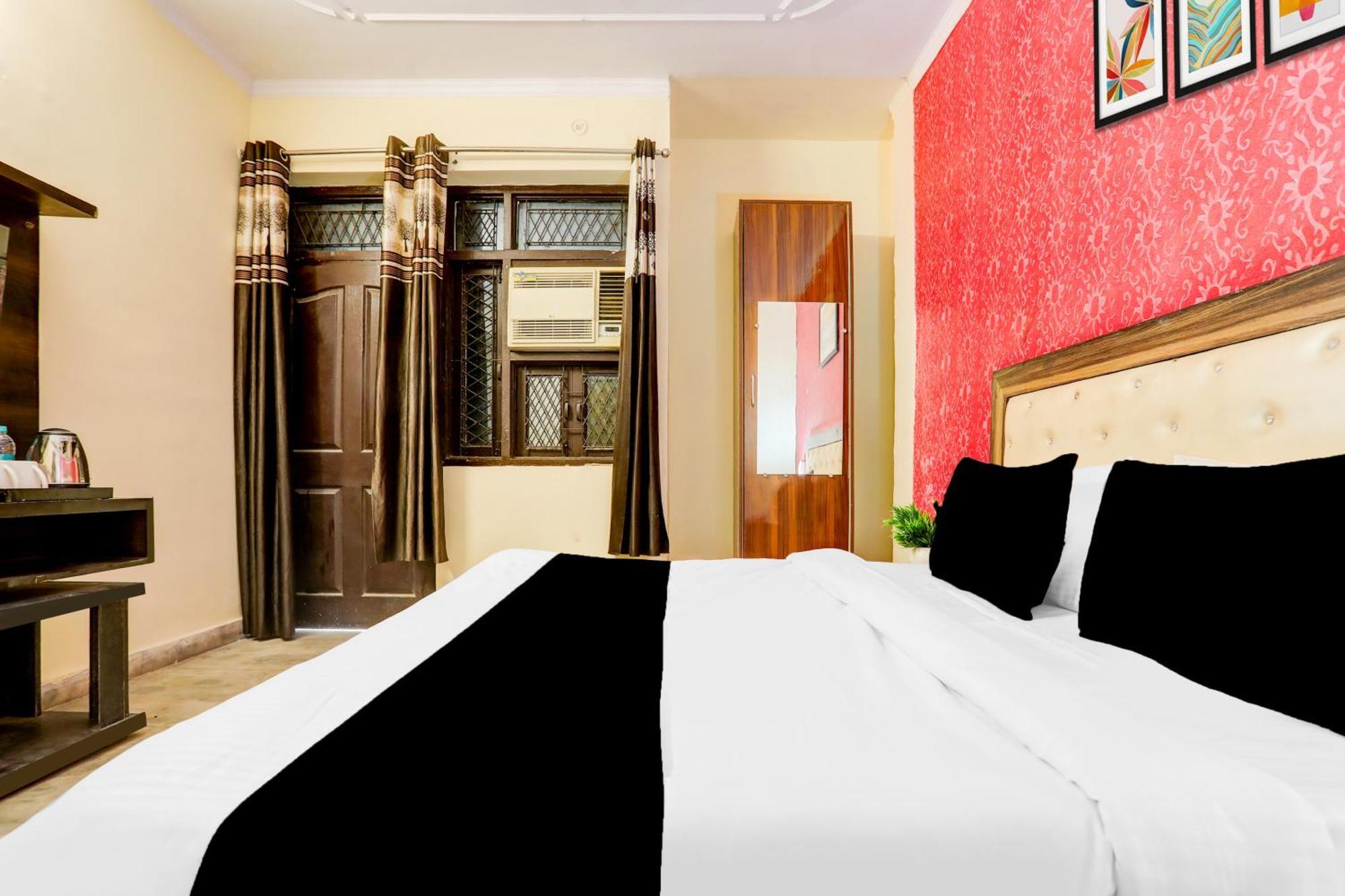 Hotel O Uttam Nagar Near Akash Hospital