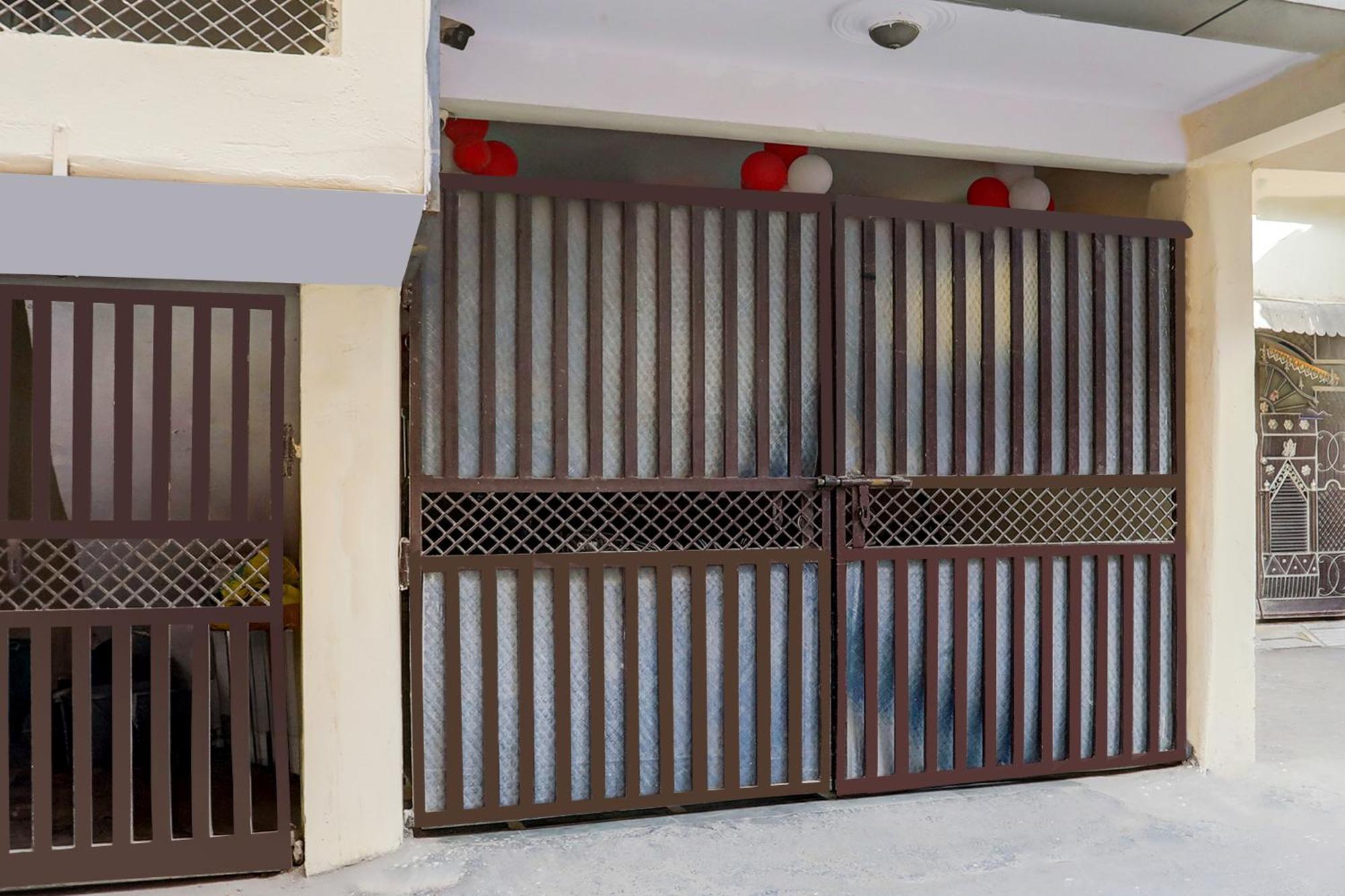 Hotel O Uttam Nagar Near Akash Hospital