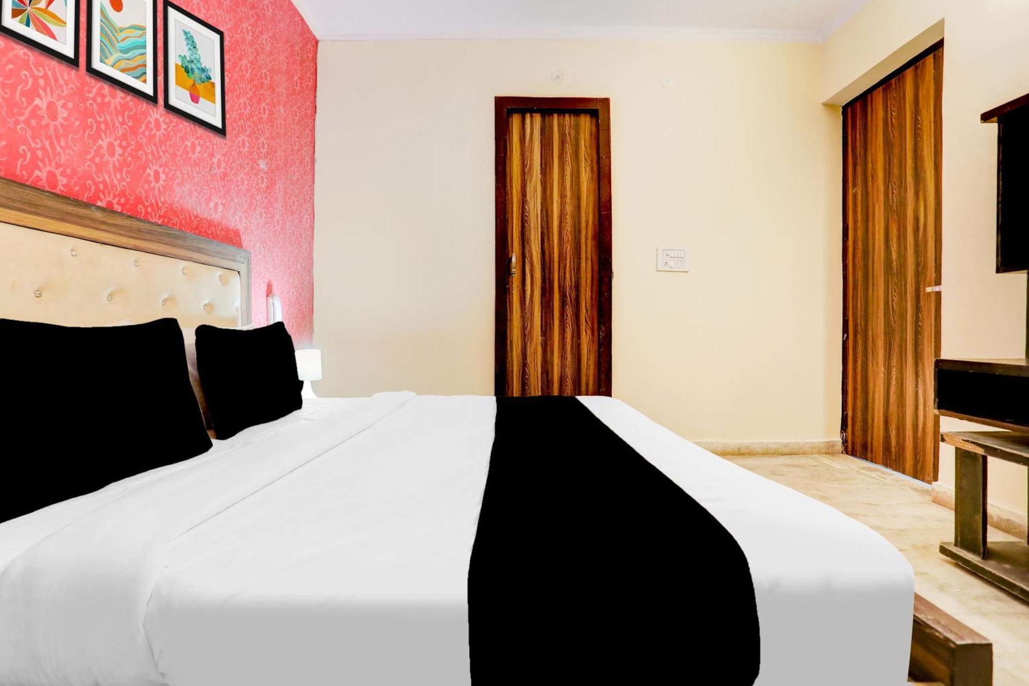 O Uttam Nagar Near Akash Hospital Hotel New Delhi