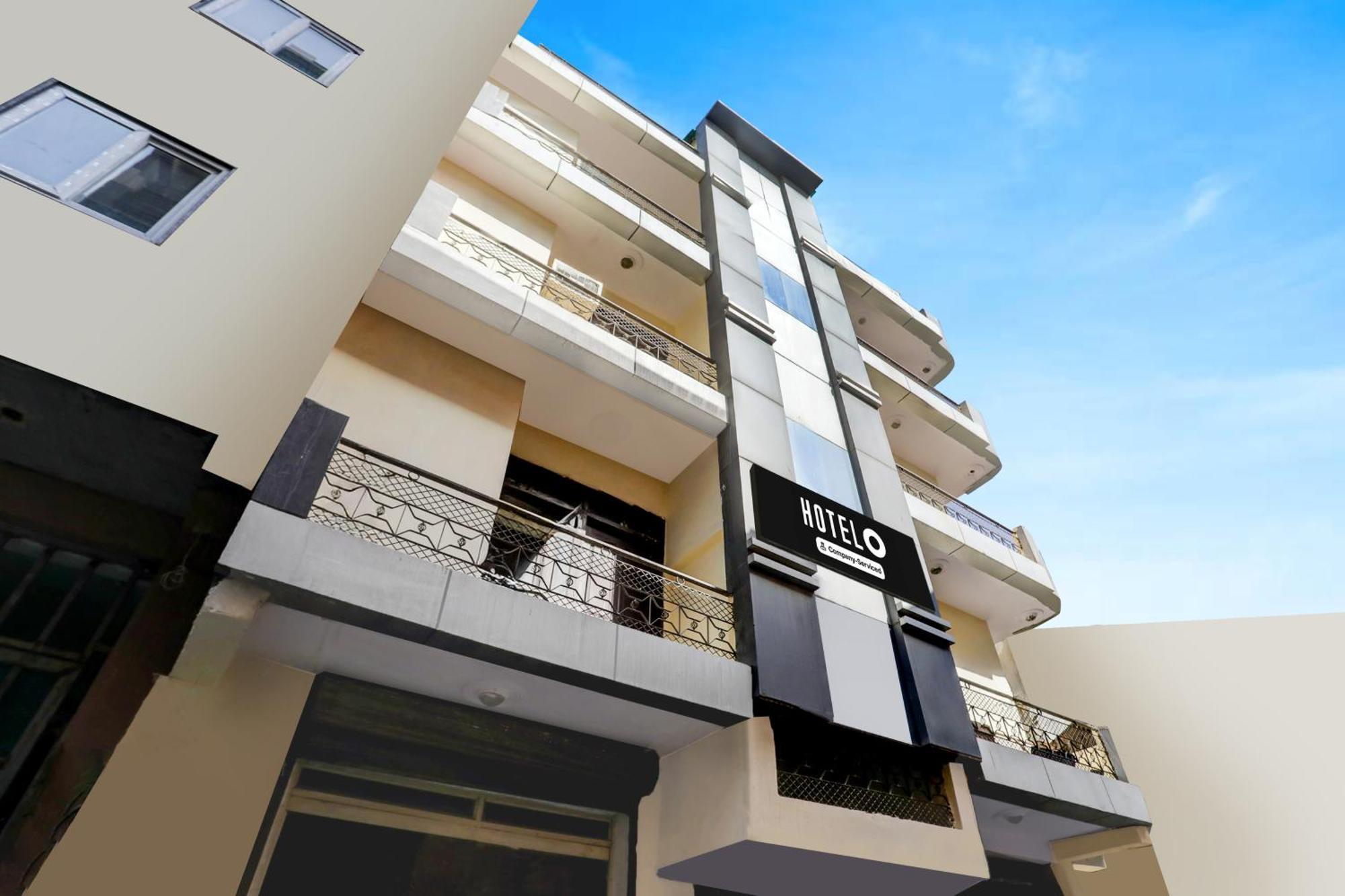 Hotel O Uttam Nagar Near Akash Hospital
